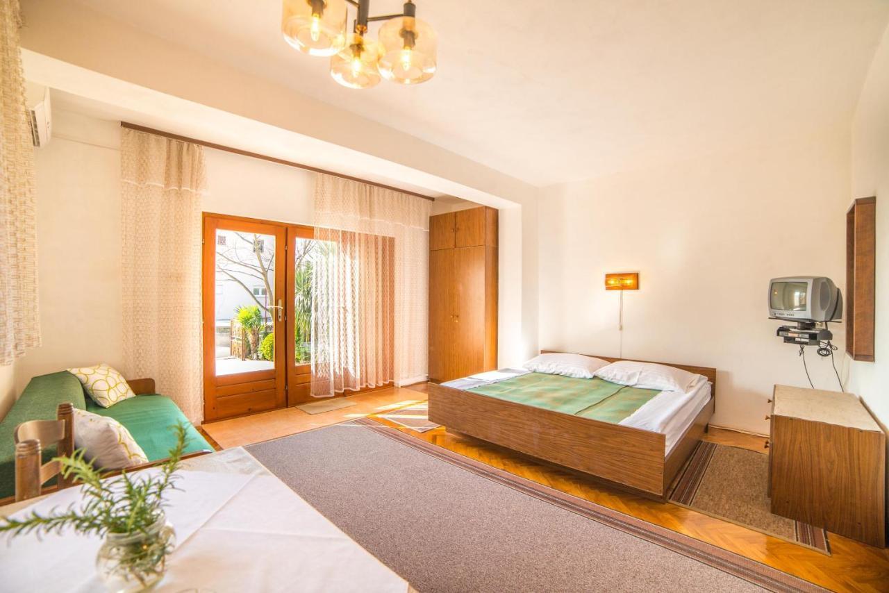 Apartments Antic 4255 Selce Exterior photo