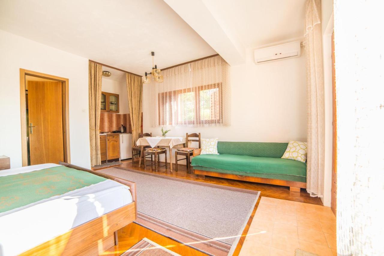 Apartments Antic 4255 Selce Exterior photo