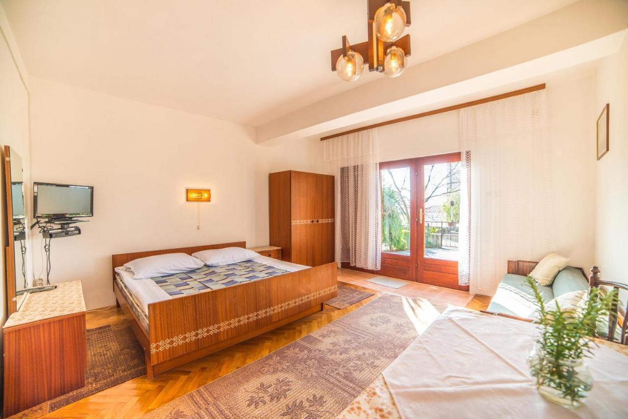 Apartments Antic 4255 Selce Exterior photo
