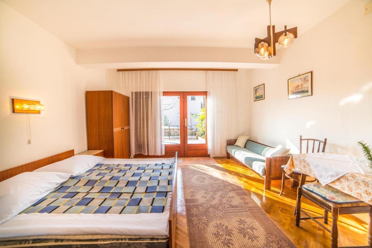 Apartments Antic 4255 Selce Exterior photo