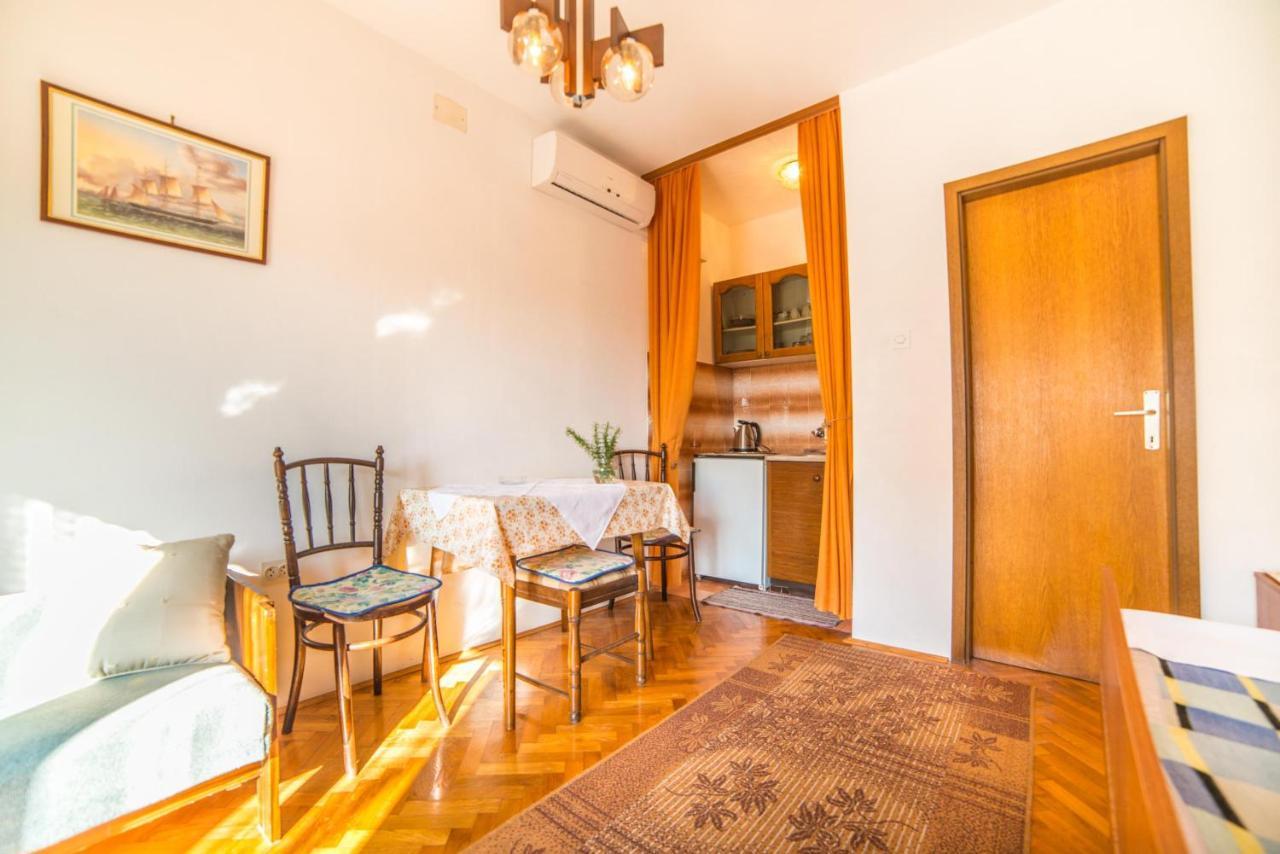 Apartments Antic 4255 Selce Exterior photo
